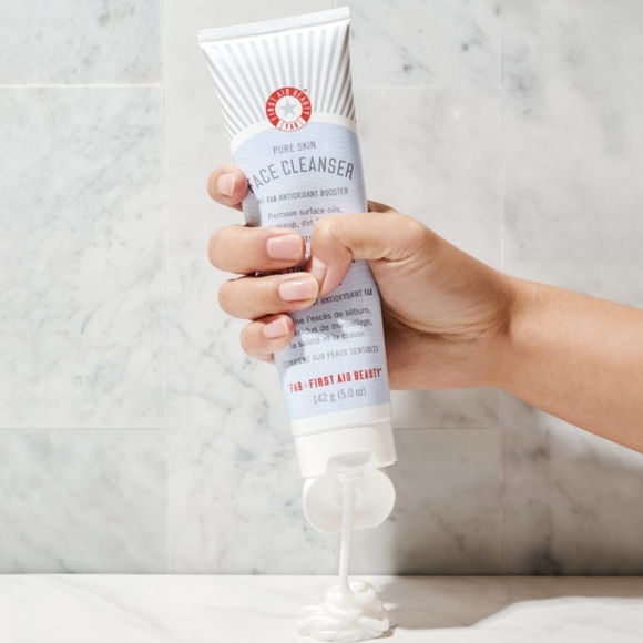 🆕WT 🚨 LAST CHANCE 🚨 First Aid Beauty Pure Skin Facial Cleanser - Picture 3 of 11